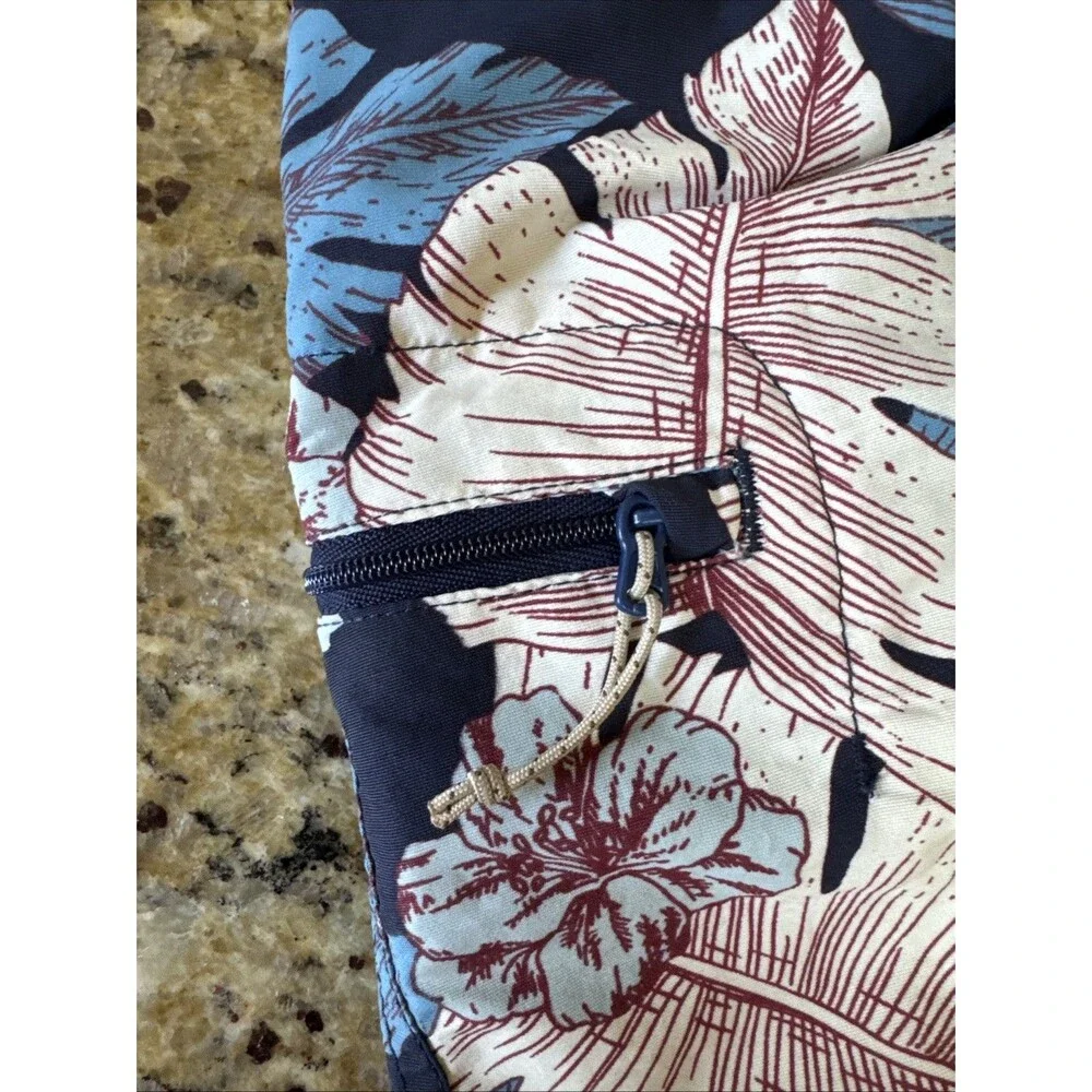 Patagonia hibiscus tropical